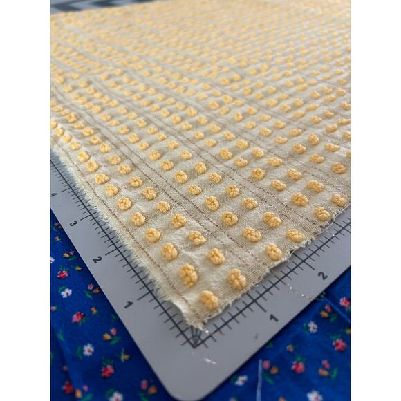 Vintage Chenille Bedspread Fabric Golden Yellow Popcorn Lurex Threads 18 x 23 - Picture 2 of 4